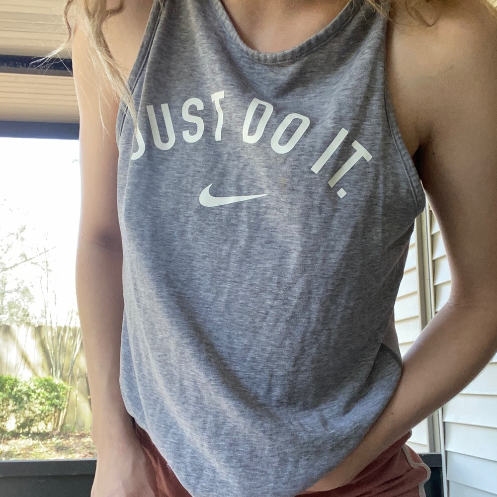➪ Nike tank top